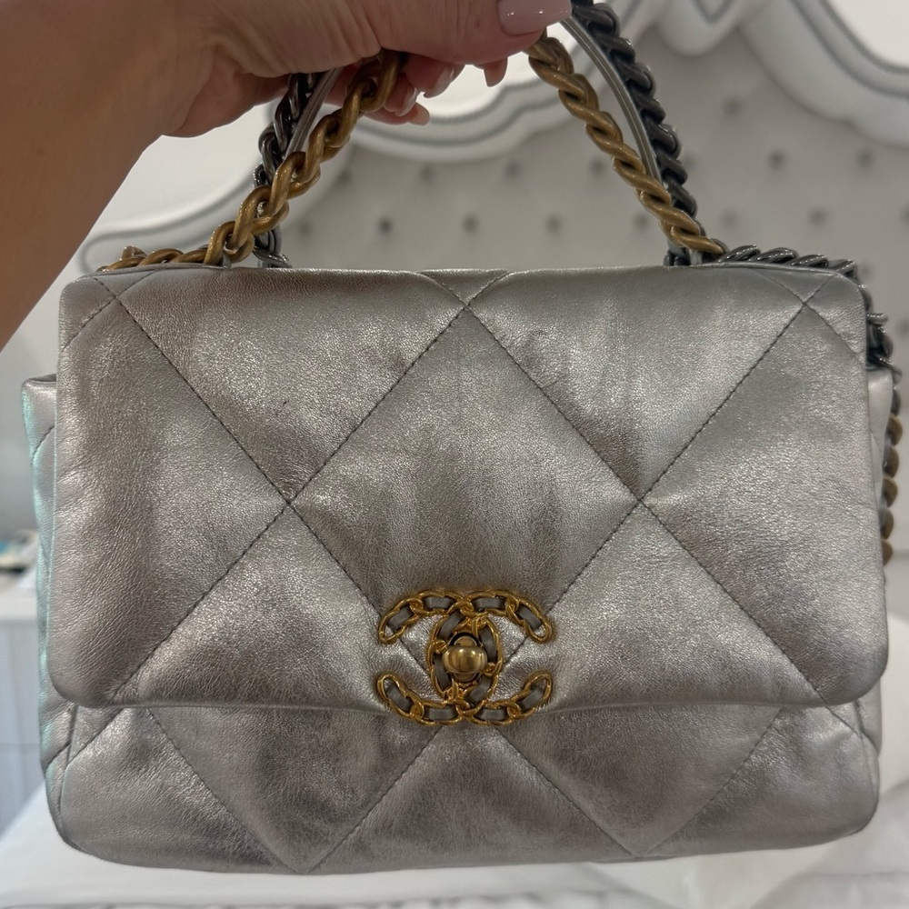 Chanel Metallic Silver Quilted Shoulder Bag